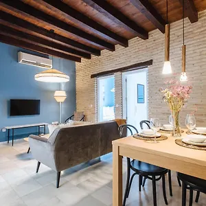 suites-triana-sevilla-apartments.es-andalucia.com/